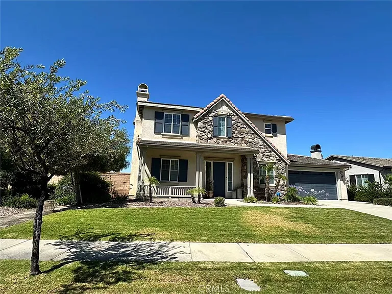22276 Silverpointe Loop — Photo 1