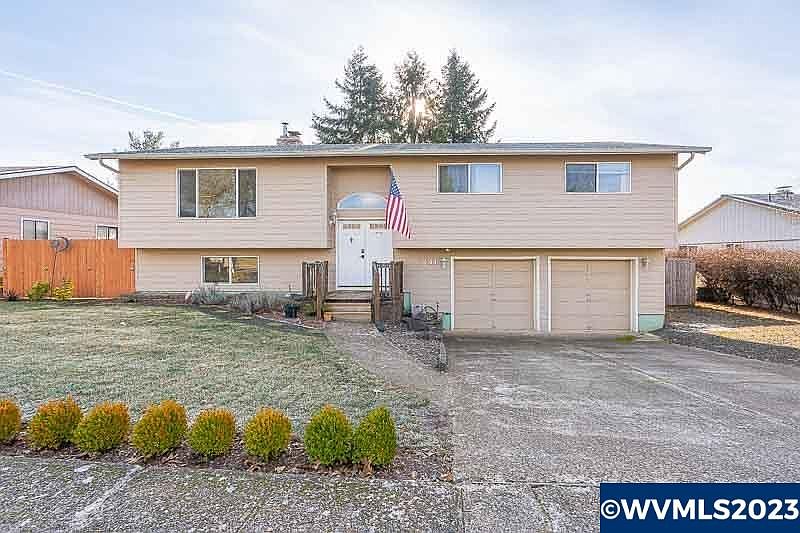 1st image of 241 NE Gerlinger Ln