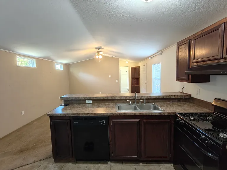 3208 E Peachtree Ave — Photo 13