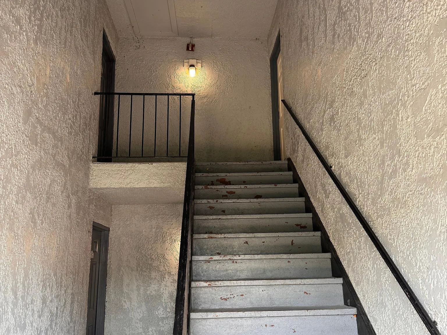2 bed, 976 sqft, $1,500 — Photo 2