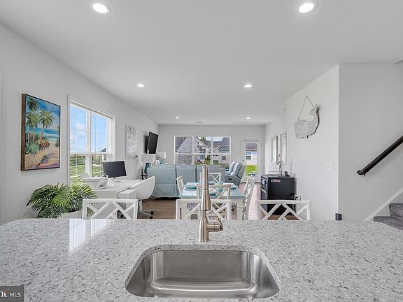 3rd image of 7459 Saint Patrick Ct