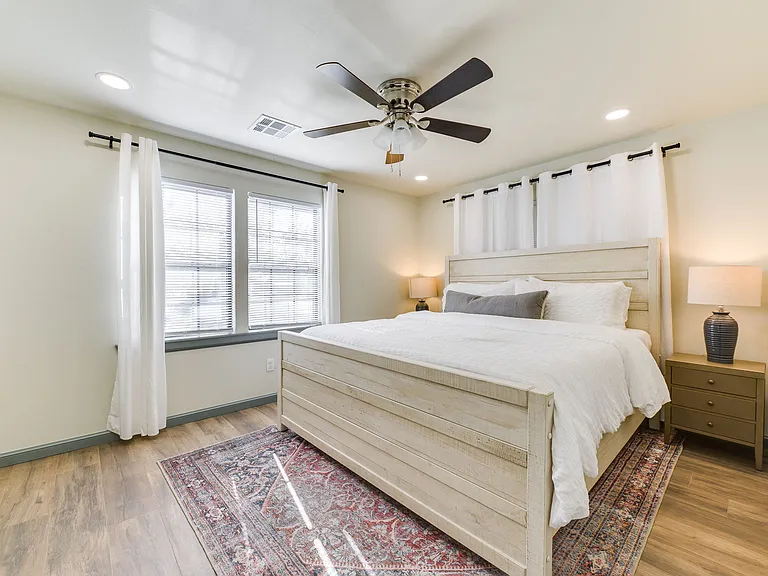 501 W Main St — Photo 12