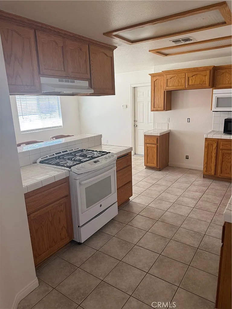 3 bed, 1736 sqft, $1,950 — Photo 4