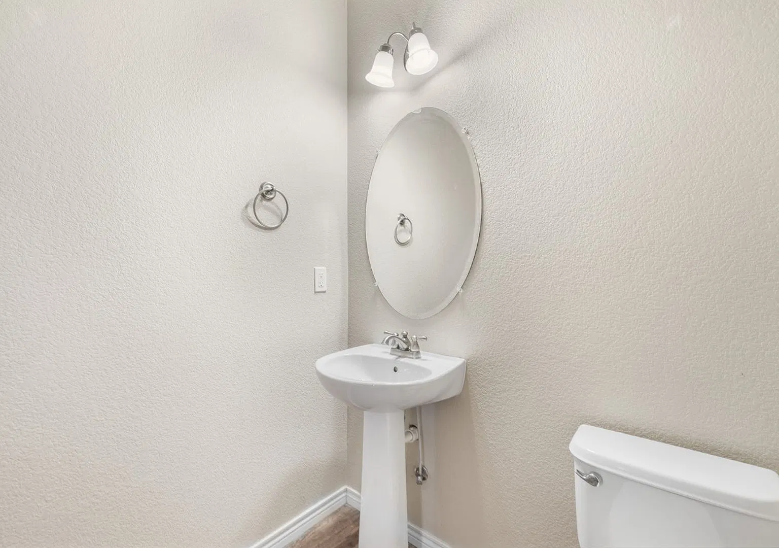 Beautiful 2 Bed 3 Bath Townhome in North Colorado Springs — Photo 4