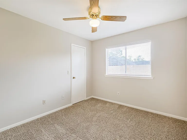 2315 Cunningham Dr — Photo 17