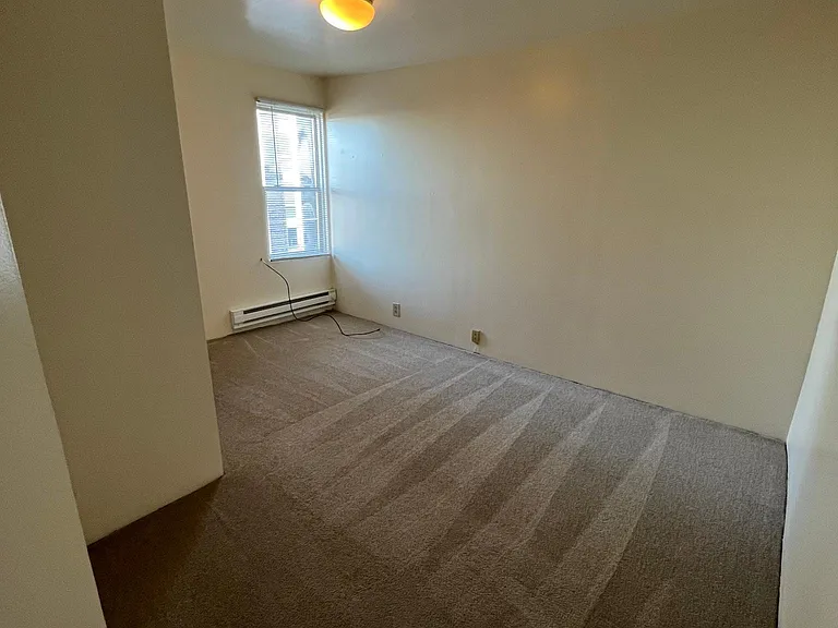 Shannon Apartments — Photo 37