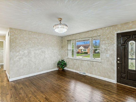 5th image of 4033 Beavercreek Cir
