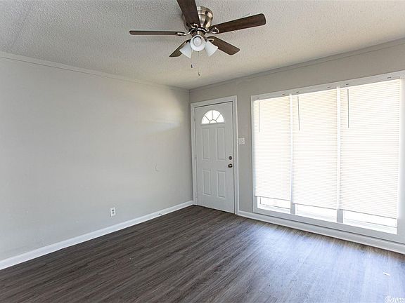 3rd image of 604 Dorothy Dr