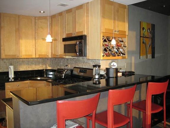 Great open Kitchen and Breakfast Bar