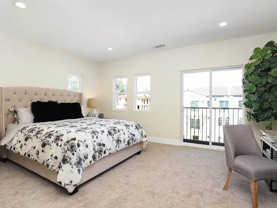 8 Sahalee Way