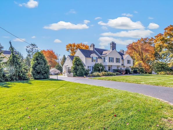 830 Bayberry Ln, Orange, CT 06477