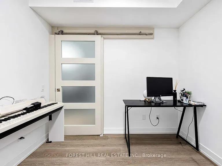 771 Yonge St W #601 — Photo 5