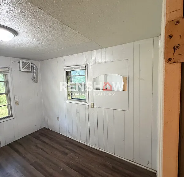 450 Bedwell St — Photo 24