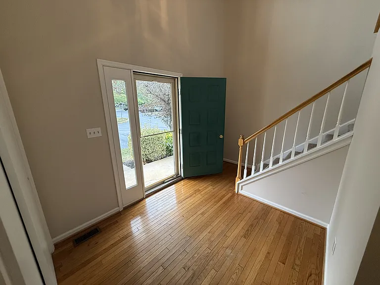 83 Winterberry Ct — Photo 2