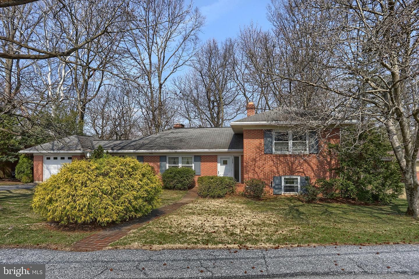 359 E Granada Ave