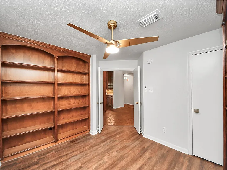 1023 Oyster Bay Dr — Photo 10