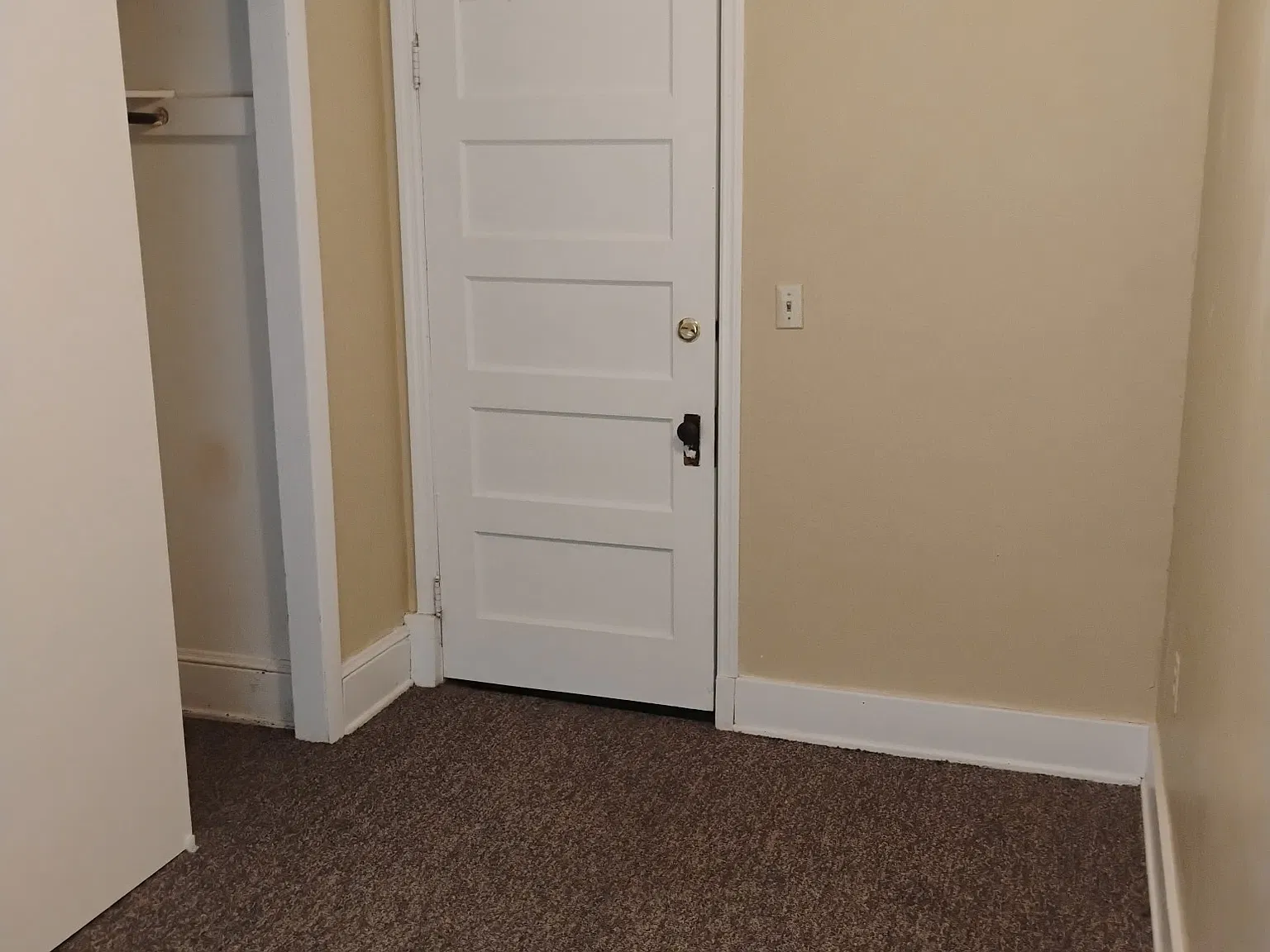 4 bed, 900 sqft, $1,900 — Photo 4