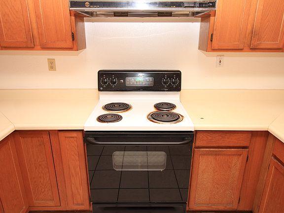 4th image of 2432 Yreka Ave