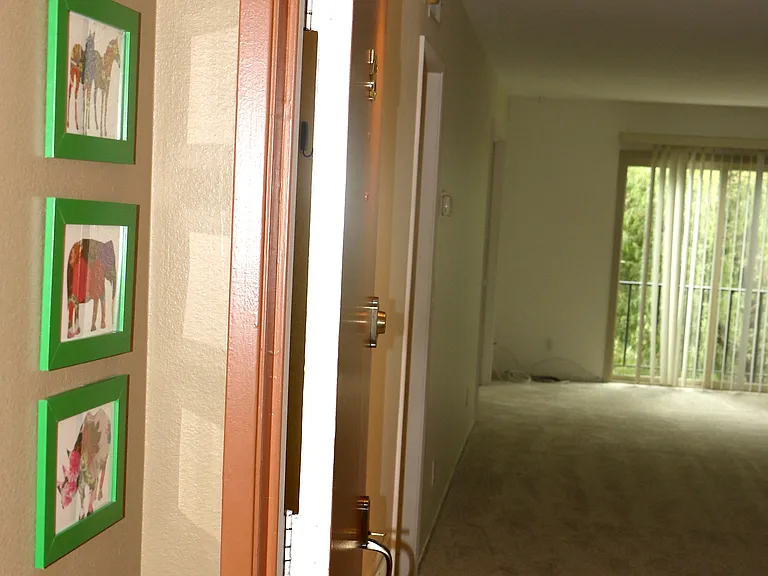Entrance to unit from hallway