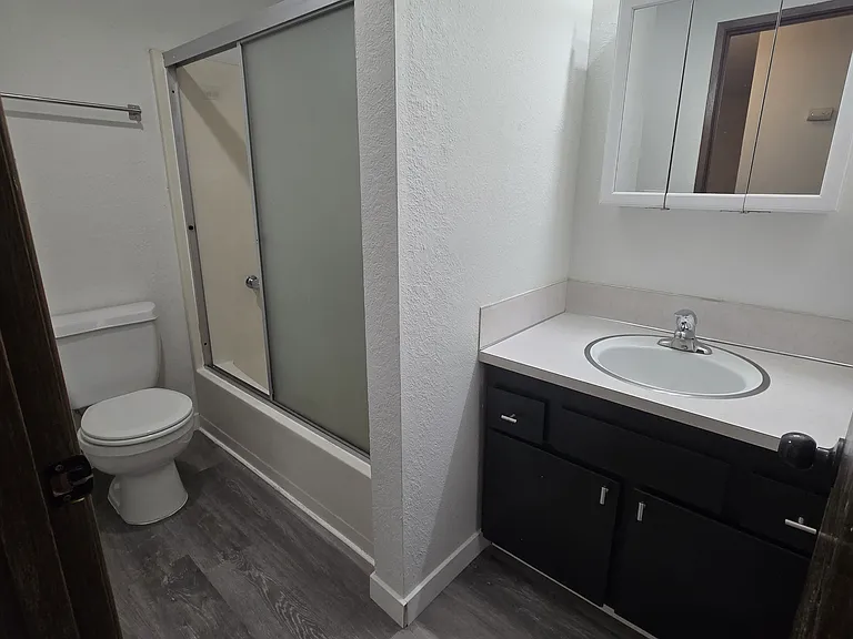 685 Manor Way — Photo 6