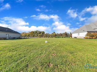 57 Pineview Dr, Oregon, OH 43616