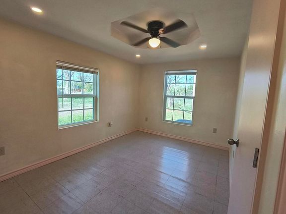 5th image of 2410 Oaklawn Blvd