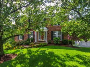 130 Elmhurst Dr, Coraopolis, PA