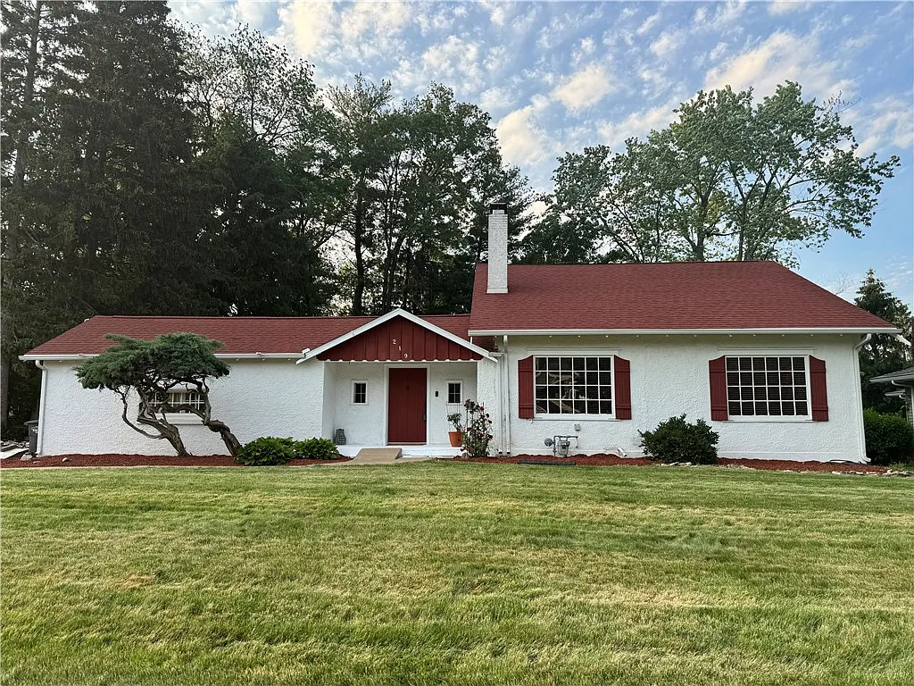 219 Chester Ave photo 1
