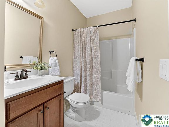 5th image of 27 Moor Dr