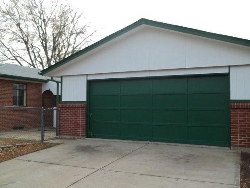 Detached Garage