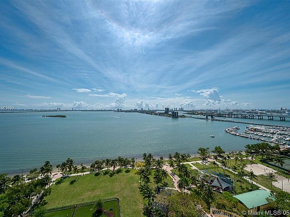 3rd image of 1800 N Bayshore Dr APT 1903
