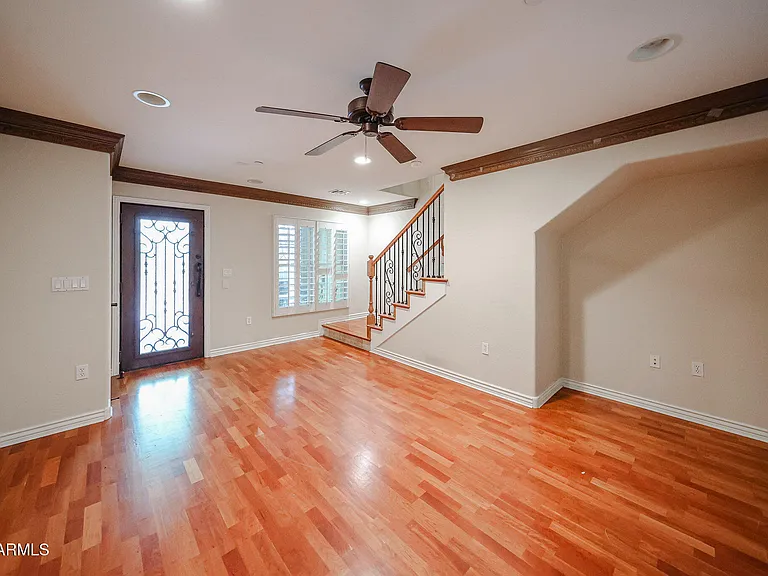 2434 E Roma Ave — Photo 9