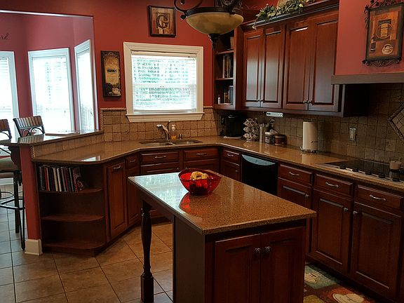 5th image of 174 Peachtree Cir