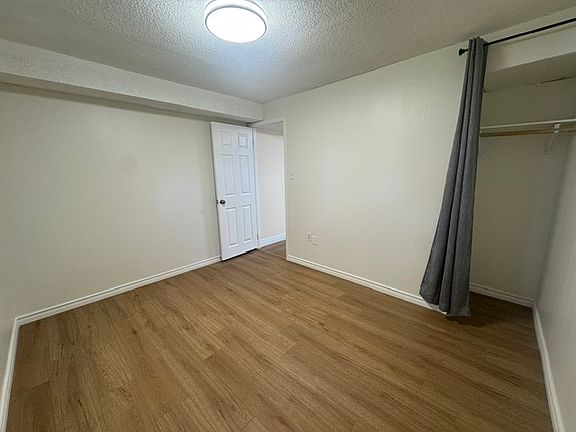2nd image of 182 Lynnbrook Cres #2
