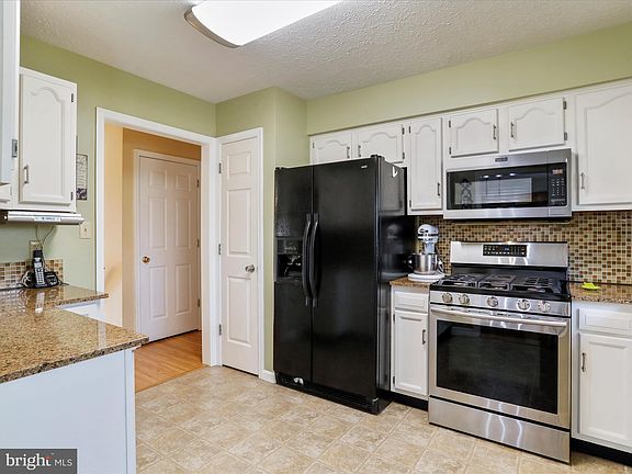 5th image of 105 Blanche Cir