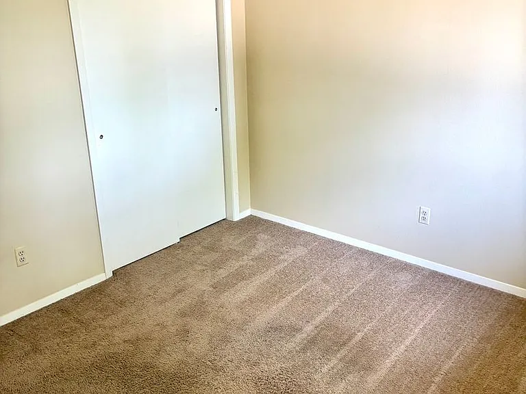 2204-2206 Albany Ct — Photo 14