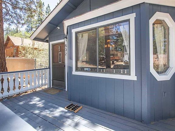 4th image of 802 Spruce Ln
