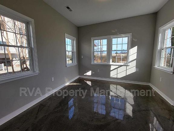 5th image of 1270 W Moore St