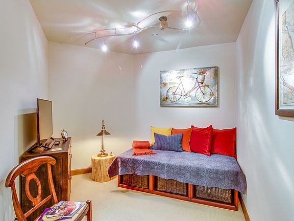 4th image of 360 E 9th St #205