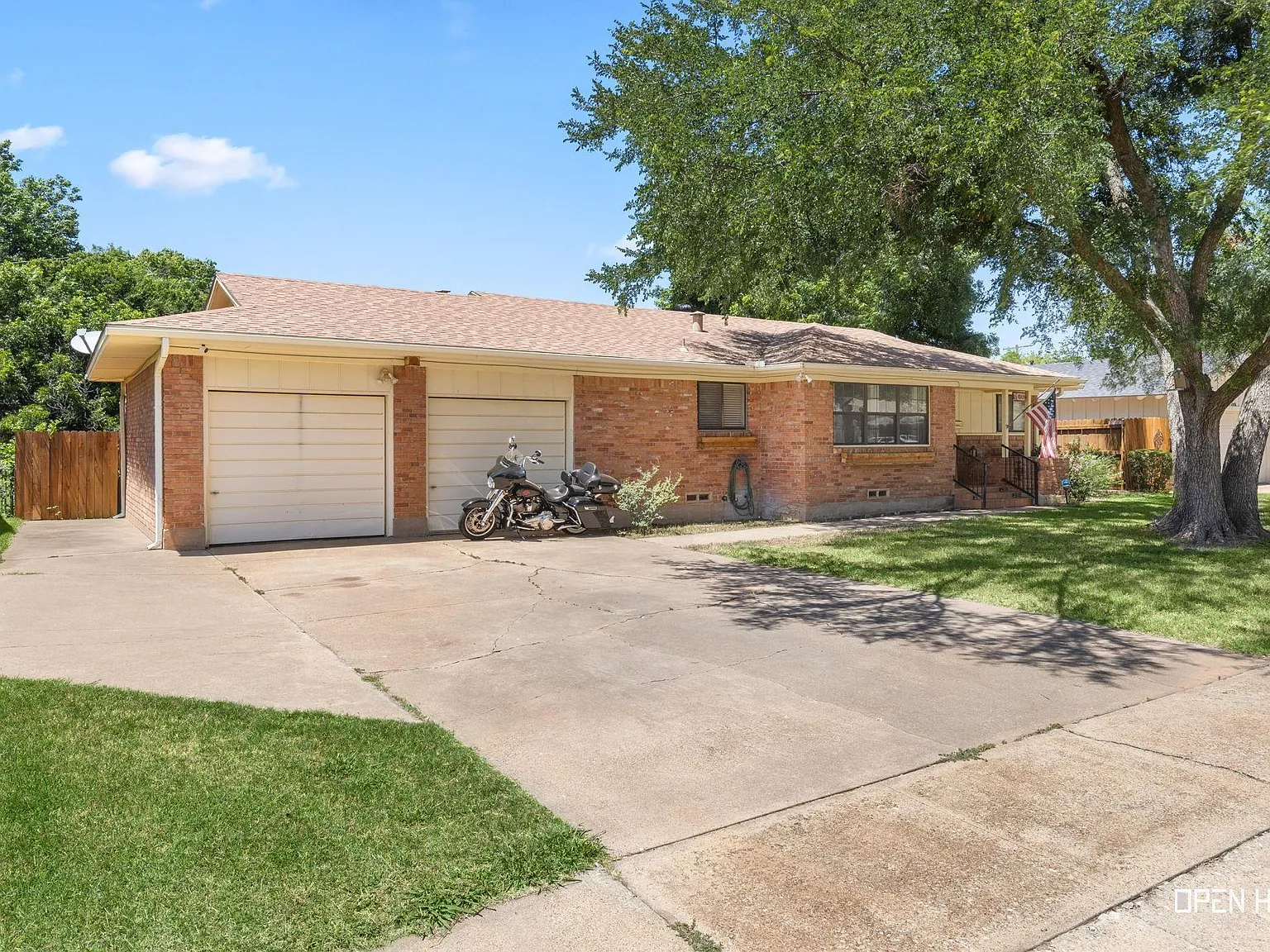 3 bed, 2.0 bath, 1346 sqft, $1,600 — Photo 2