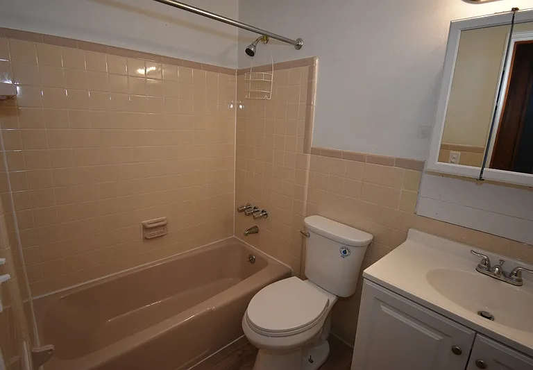 23 Alexander Dr #22 — Photo 5
