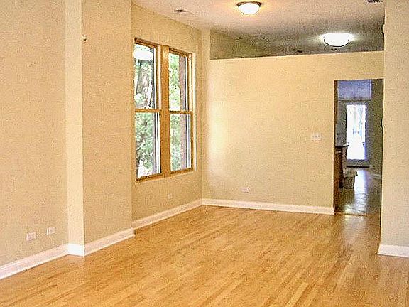 3rd image of 1125 N Hoyne Ave #2
