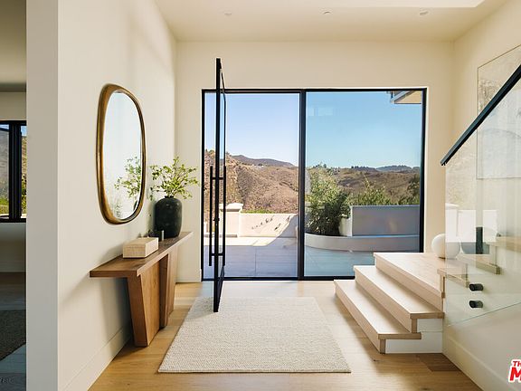 5th image of 5811 Murphy Way