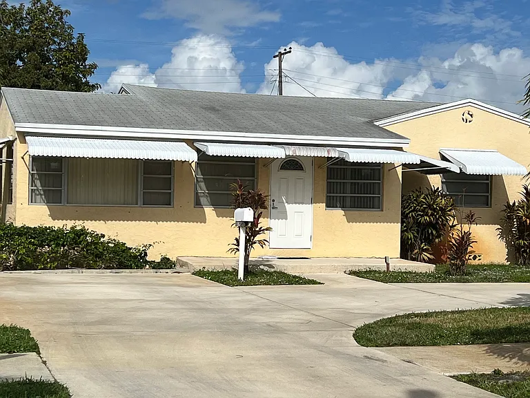 1917 Wilson St — Photo 2
