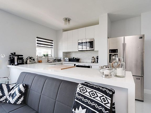 4th image of 4747 Collins Ave APT 705