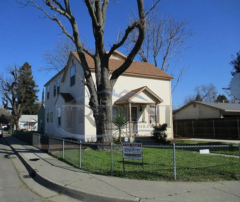 831 Louise Ave — Photo 2