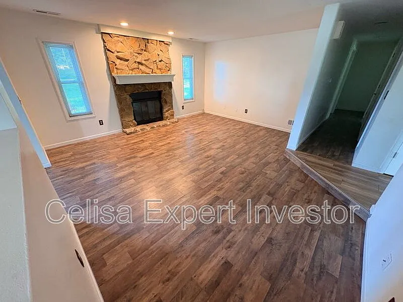 3 bed, 2.0 bath, 1554 sqft, $1,700 — Photo 2