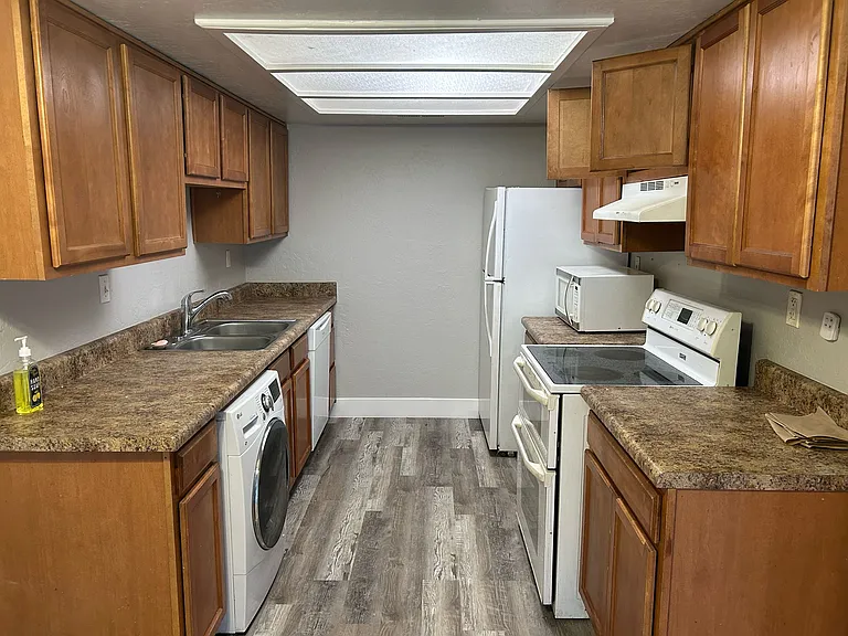 16602 N 25th St #218 — Photo 5
