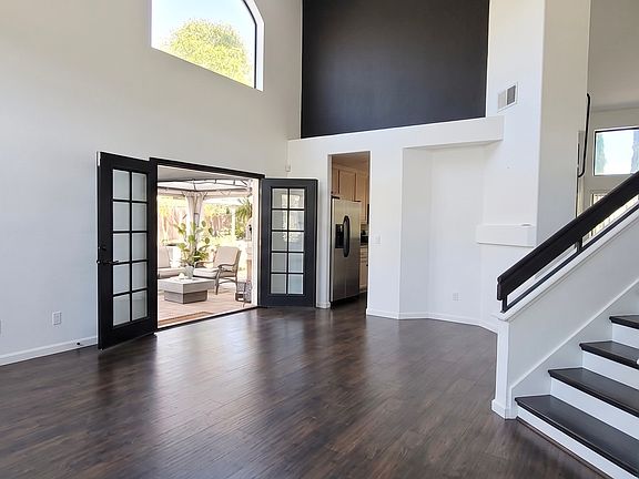 3rd image of 948 La Palma Pl