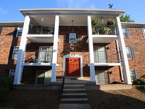 2nd image of 3303 Colonial Manor Cir Unit 2B